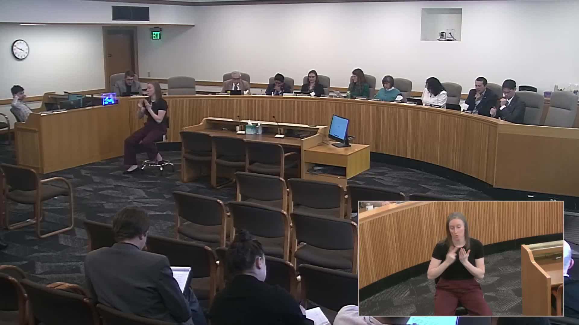 Oregon House Bill 2900 aims to shorten teachers' probationary period to one year
