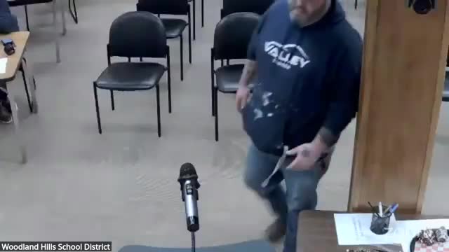 Public commenters press board on agenda removals, solicitor role and blurred organizational chart