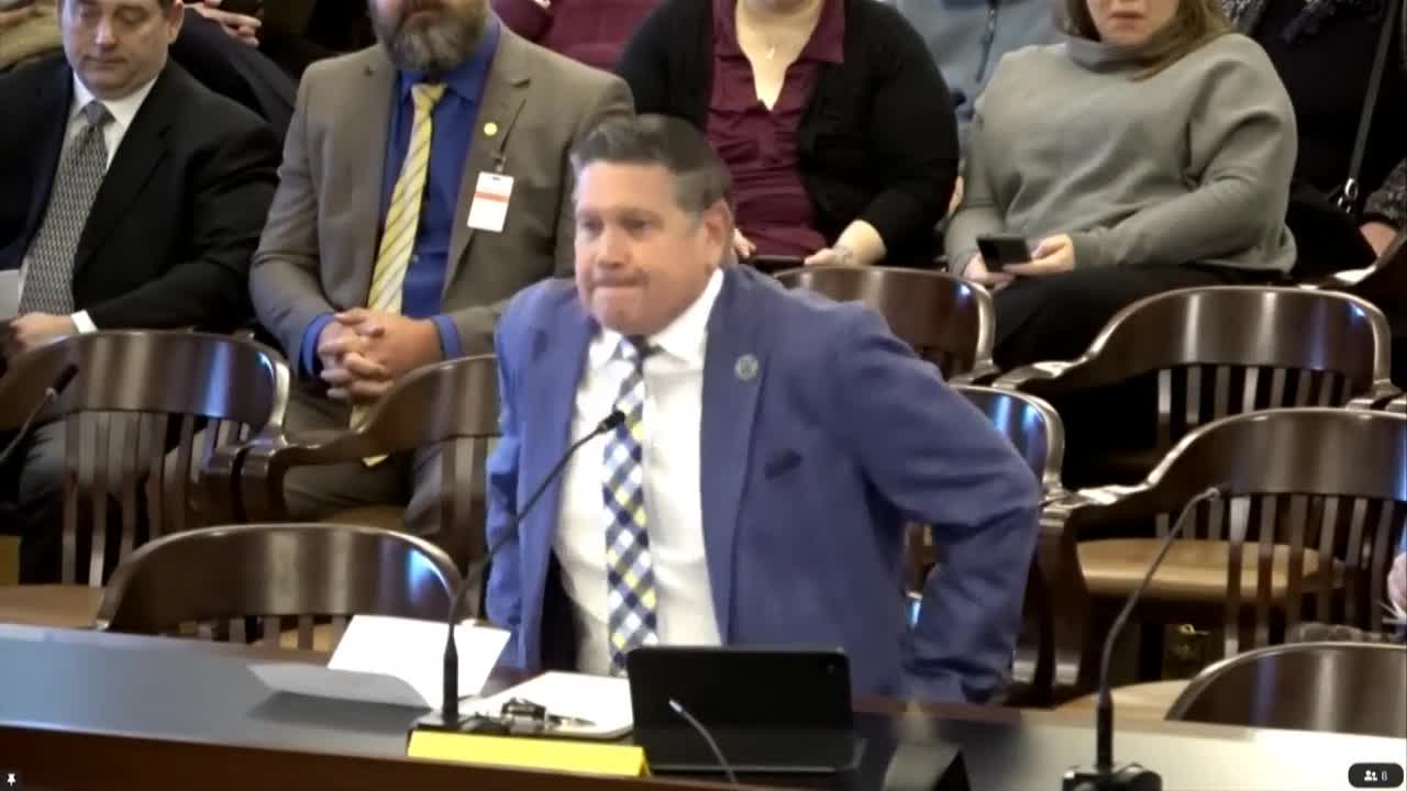 Committee approves HB198 first substitute to ease billboard relocations tied to highway widening; passes favorably 10–1 after debate