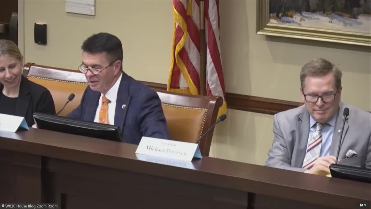 Panel backs bill letting wildlife offices hand out voter‑registration information at license sales