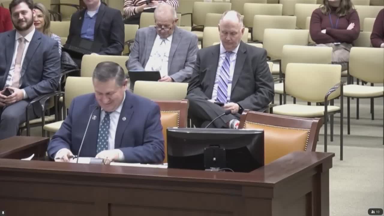 Committee advances corrections bill tightening records rules, expanding tablet use and execution options