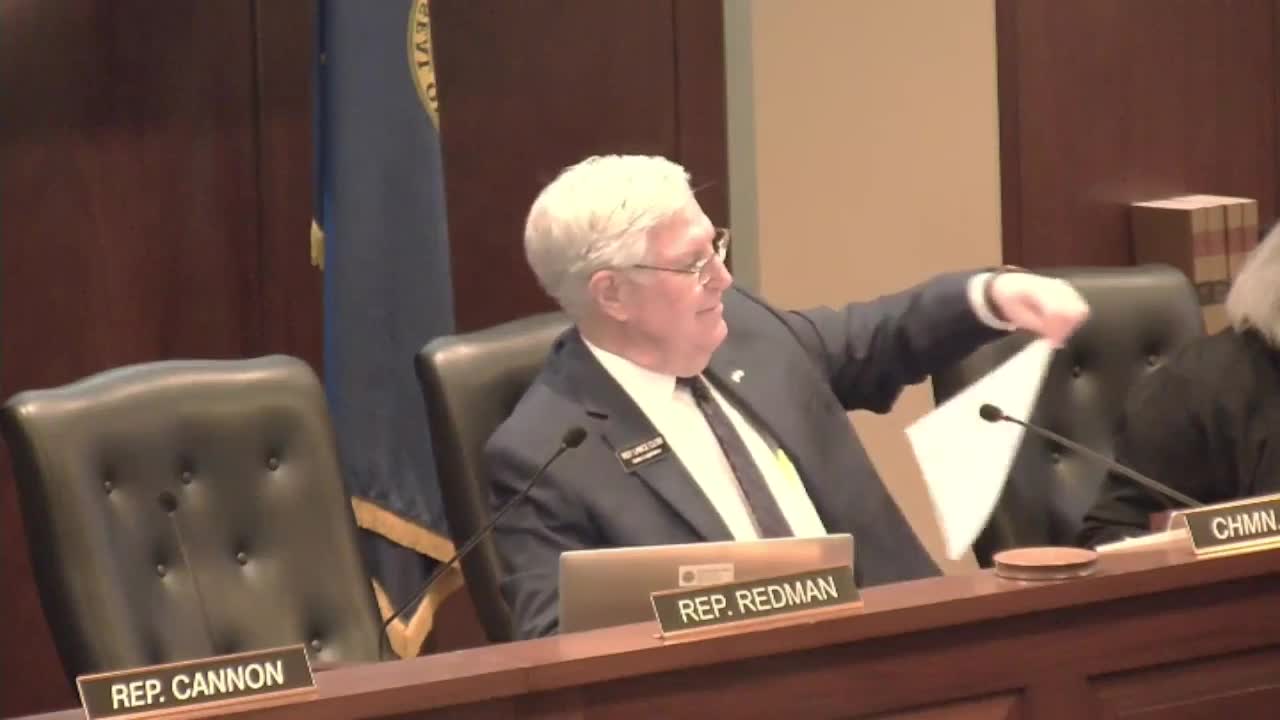 Panel approves repeal of glamour-photography license; sponsor cites low uptake