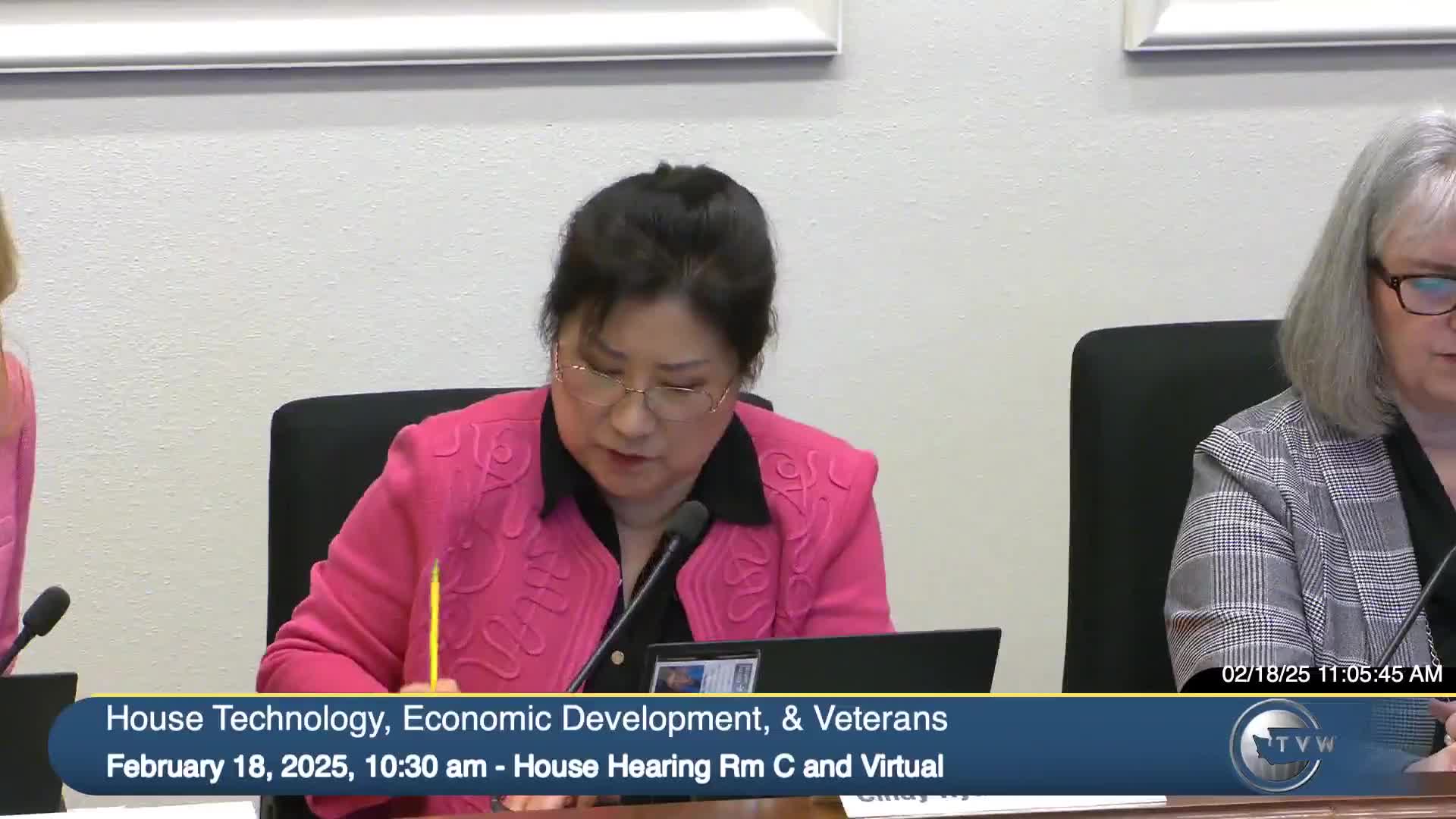 Committee advances substitute to let large jurisdictions create civilian crisis response teams; labor and scope concerns voiced