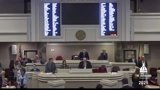 Doctor Larry Wood leads prayer for House members' guidance and service to the needy