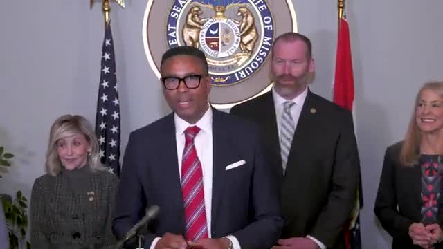 NFL's Ken Edmonds urges passage of school AED bill for student safety