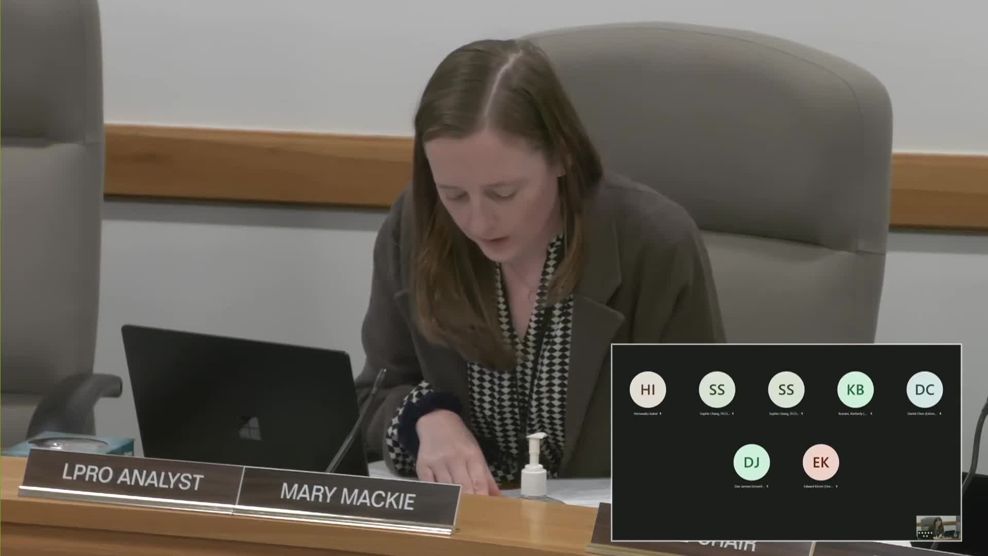 Oregon lawmakers advance House Bill 3100 to enhance state trade resilience