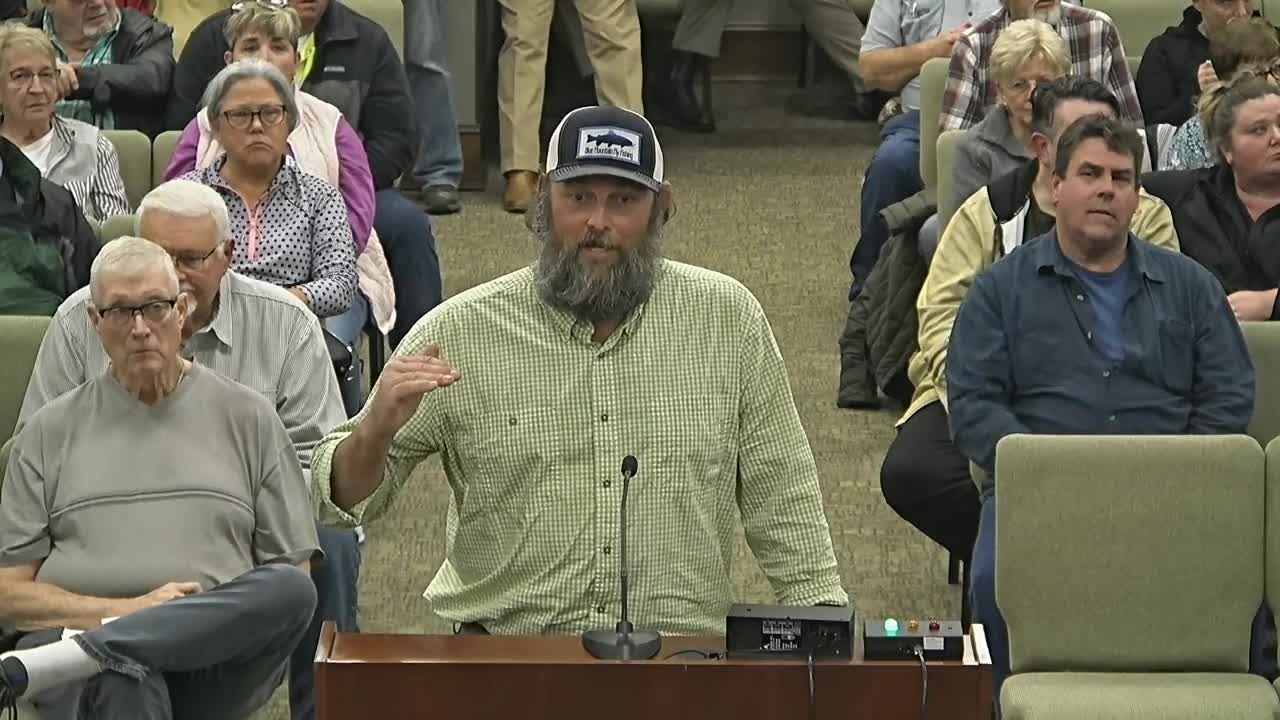 Community member urges fair school budget allocation in Abingdon's public meeting