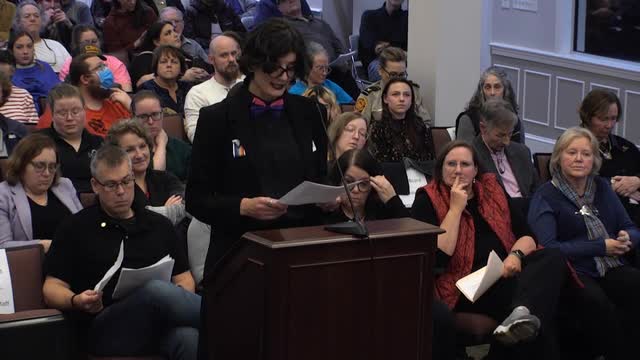 Community urges board to halt external library governance proposal in Warren County