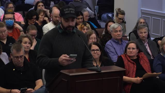Local Resident Criticizes Leadership at Happy Creek District Meeting