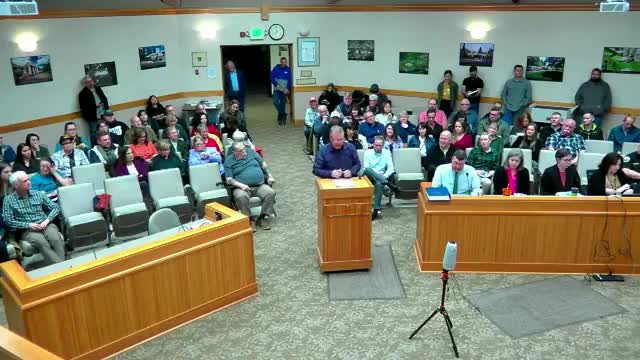 Roseburg City Council faces backlash over potential termination of city manager Nikki Messenger