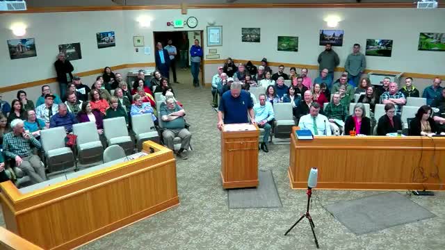Community leaders urge Roseburg council to retain city manager Nikki Mechnner
