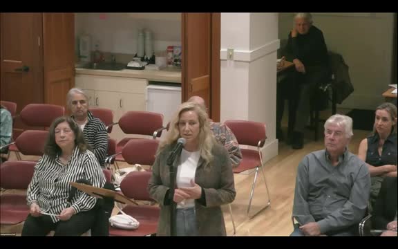 Community urges improvements in road closure communication at Woodside council meeting