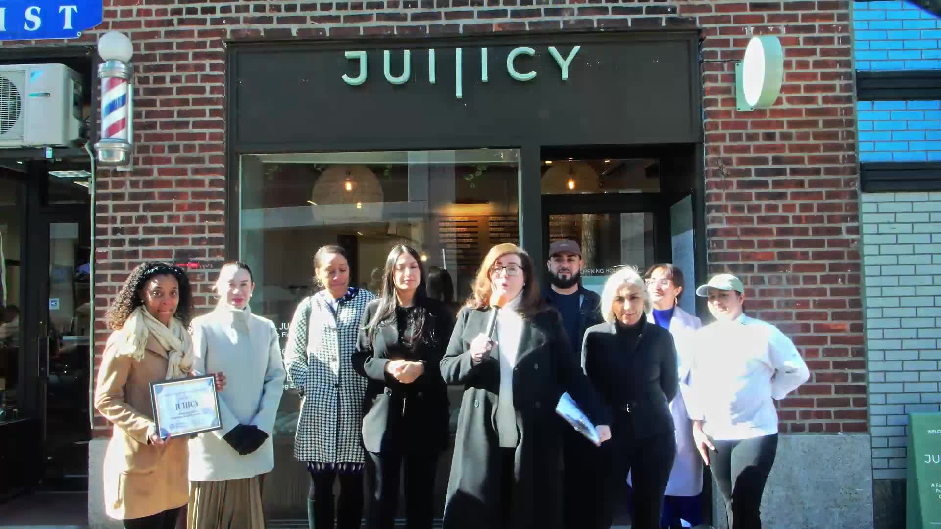 Mayor Herbert celebrates Juicy restaurant opening in downtown New Rochelle