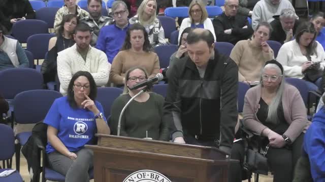 Braintree teachers urge school committee to adopt option 2C for financial stability