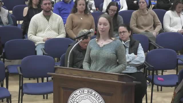 Parents urge Braintree officials to keep Ross School open amid budget concerns
