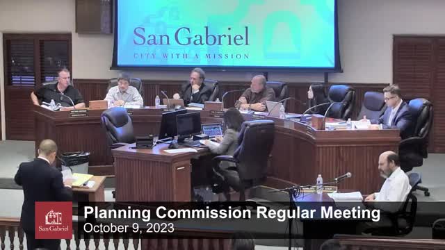 Planning Commission reviews 12-condo project on Pine Street amid public opposition