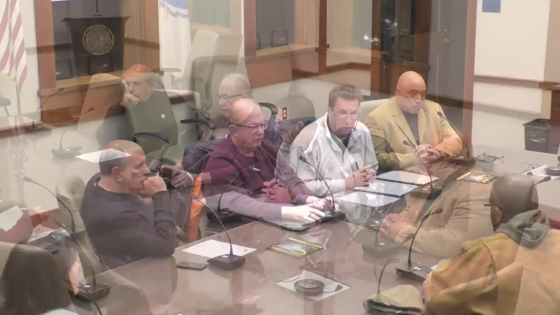 Contractor discusses historic window replacement plan at neighborhood preservation meeting