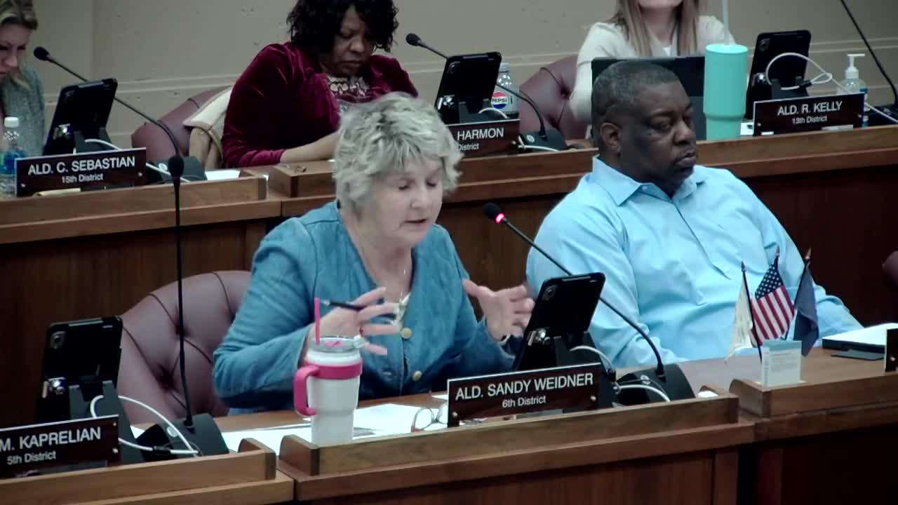 Council votes to restore mayor's ex officio status in committee meetings