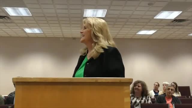 Calhoun Elementary spotlights discovery classes and community partnerships in school-board presentation