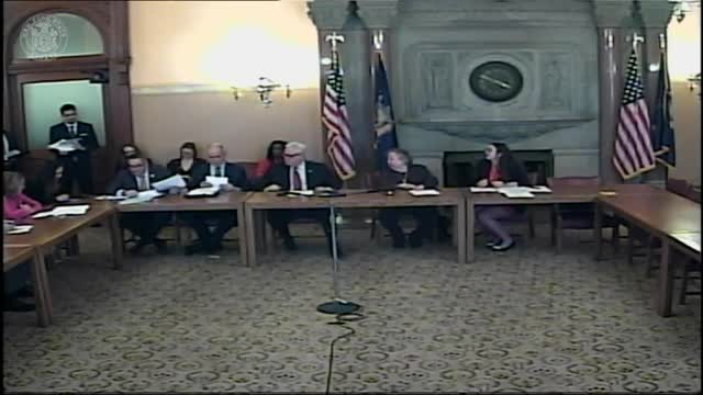 New York lawmakers debate drug import bill amid Canadian reluctance