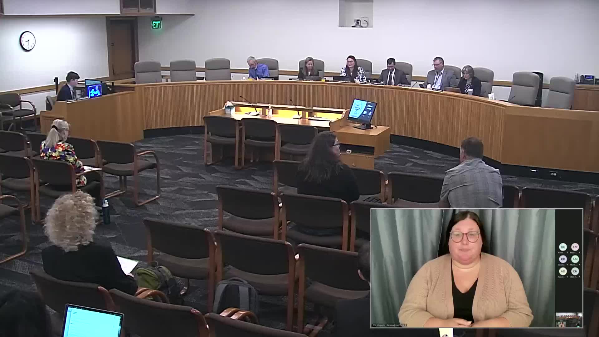 Committee opens SB 915 to require specialized investigators for certain nonparent child-abuse reports; amendment to remove youth detention language expected