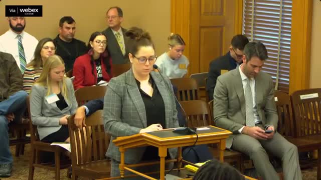 Kansas lawmakers support bill easing honey sales regulations for small beekeepers