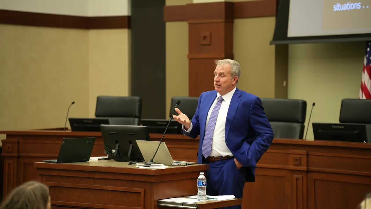 Conservative Speaker Highlights Logical Fallacies in Media's Ukraine Coverage