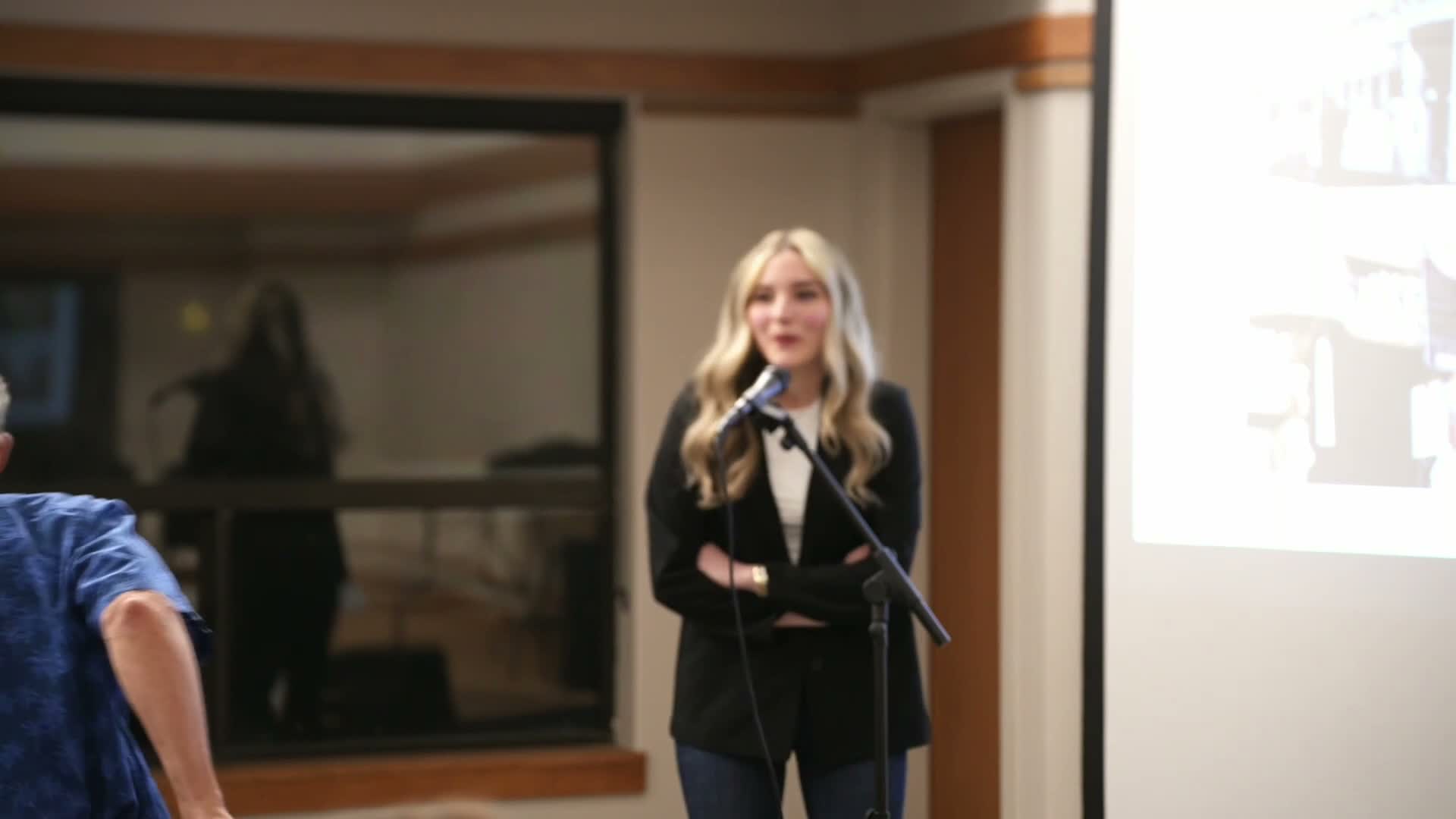 Cuban-born speaker warns of "indoctrination" on U.S. campuses, urges civic engagement