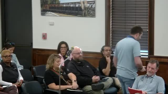 Chris Anderson criticizes Burnham council's short-term rental ordinance at city meeting
