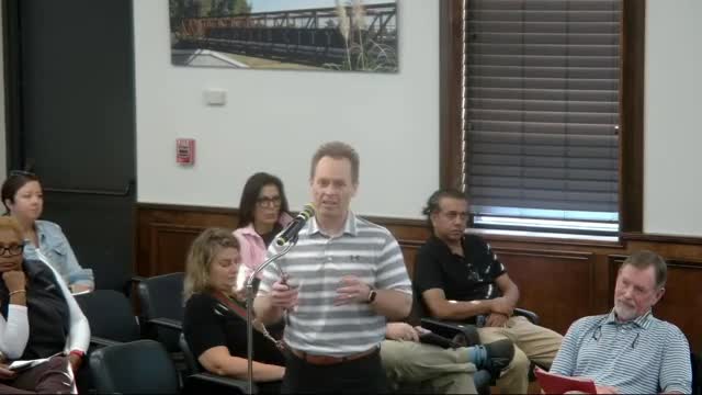 Fayette County Realtors oppose short-term rental ordinance at city council meeting