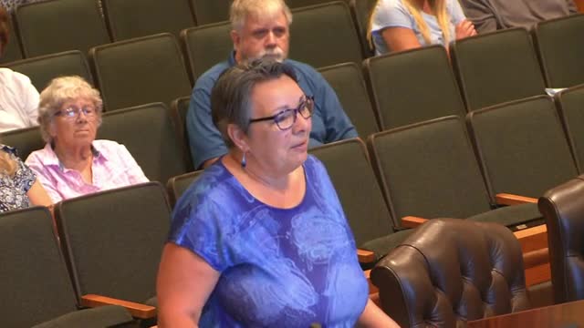 Royal Palm Villages residents urge commission to approve redevelopment project