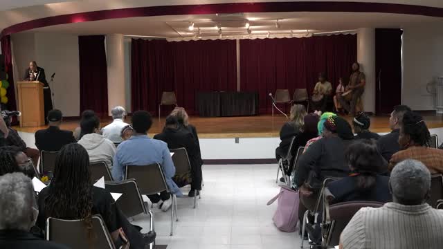 Paul Roberson becomes first African American to perform Othello in theater history