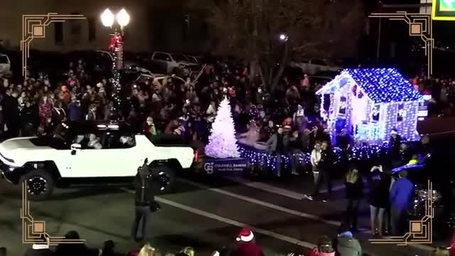 Mayor Miller hosts Ashland's festive Christmas parade and fireworks celebration