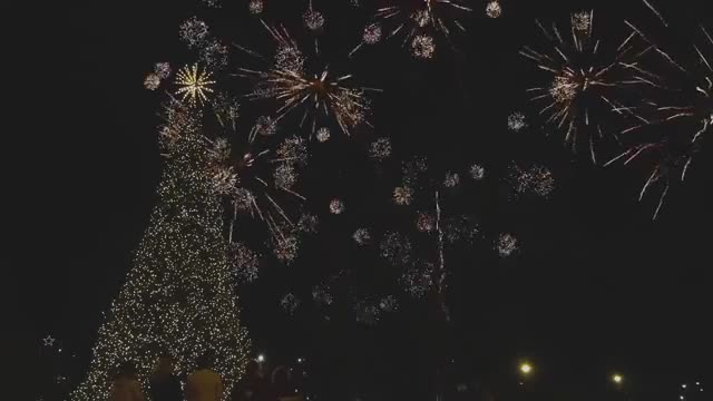 Community gathers to celebrate Christmas with singing tradition