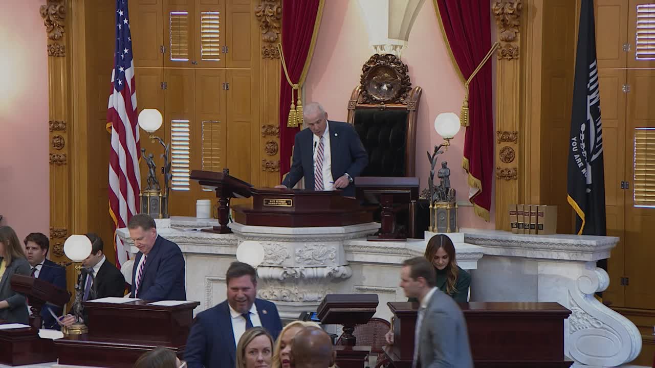 Ohio House honors legacy of former leader Ross Boggs Jr with family present