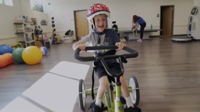 NeuroWorks presenter recounts personal injury that led to specialized spinal cord rehabilitation program