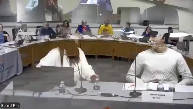 Board accepts $125,000 Connaughton grant for Central courts, approves audit and backs state funding asks