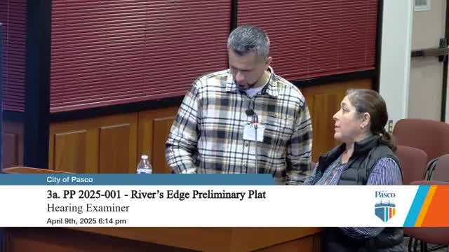 Engineer Batayola details new subdivision plans in Kennewick city meeting