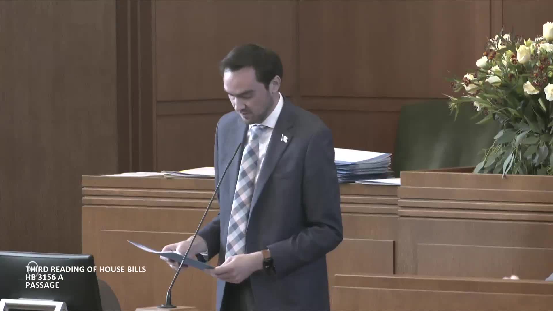 Oregon legislature passes bills for utility transparency and background check efficiency