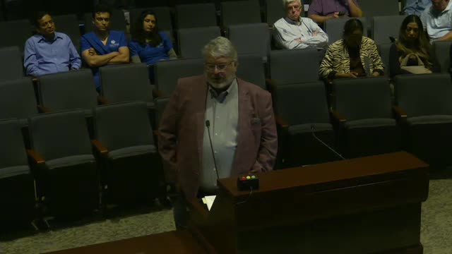 Colleyville homeowner advocates for wooden fence amid sidewalk development discussions