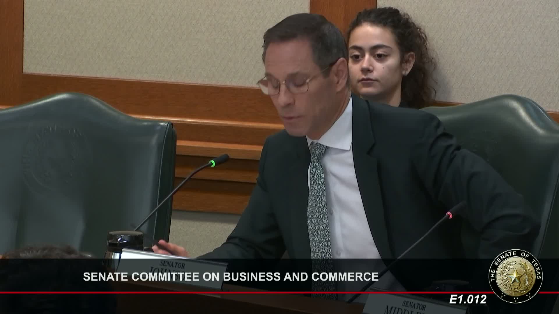 Committee advances a major energy-efficiency update; bill raises utility goals, removes emergency load-management credit