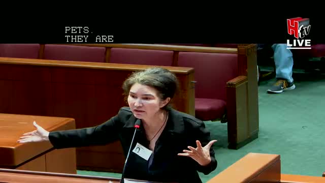 Attorney Renee Kennedy offers pro bono legal assistance to community at city council meeting