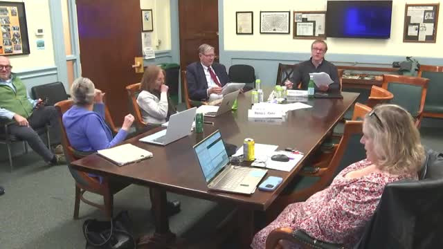 Committee debates residential facade build-out ratio; staff to refine options for narrow and odd-shaped lots