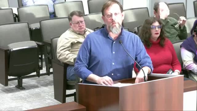 Florence resident advocates for solar energy expansion at city council meeting