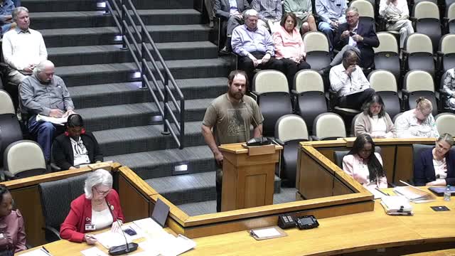 Residents criticize landfill proposal near Fire River for pollution and safety risks