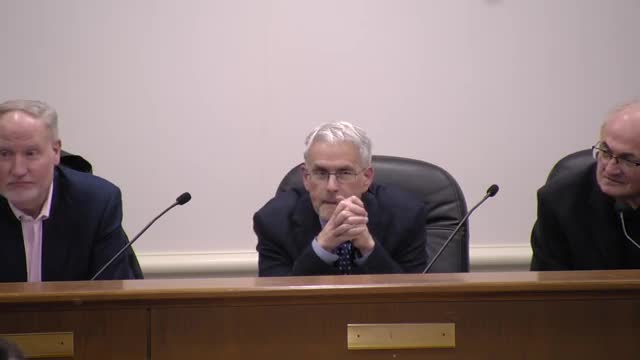 Enclave HOA seeks site-plan change to add smaller native trees after border plantings overgrow