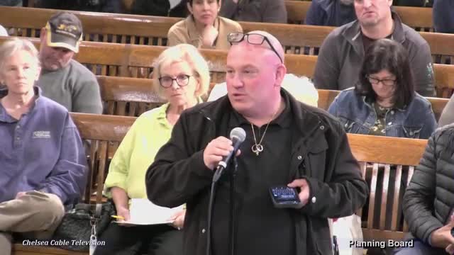 Residents demand traffic light system at Chelsea intersection before new development