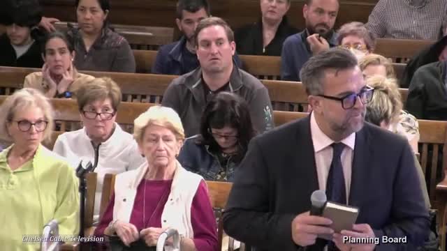 Planning board recommends discontinuing unused Merritt Road right‑of‑way to allow adjacent owner to pursue redevelopment