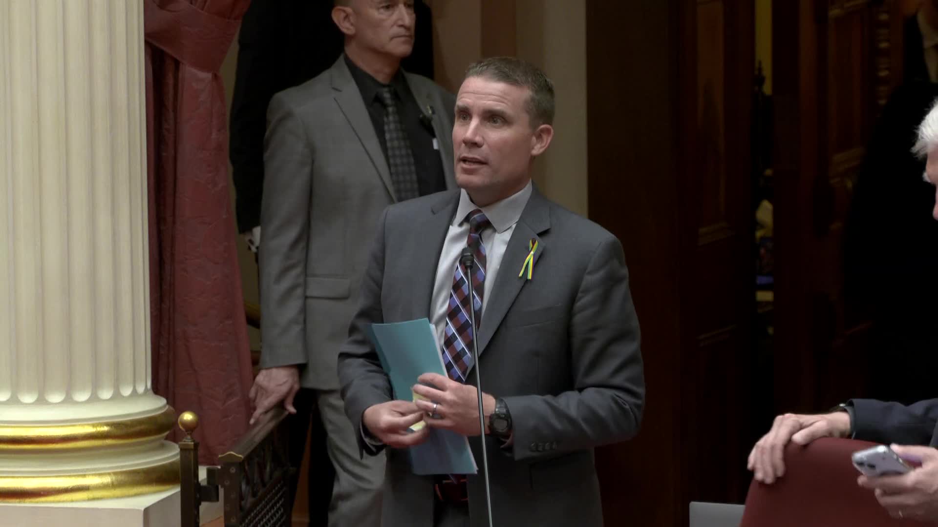 Senator McGuire welcomes Casa Grande High School student leaders to California State Capitol