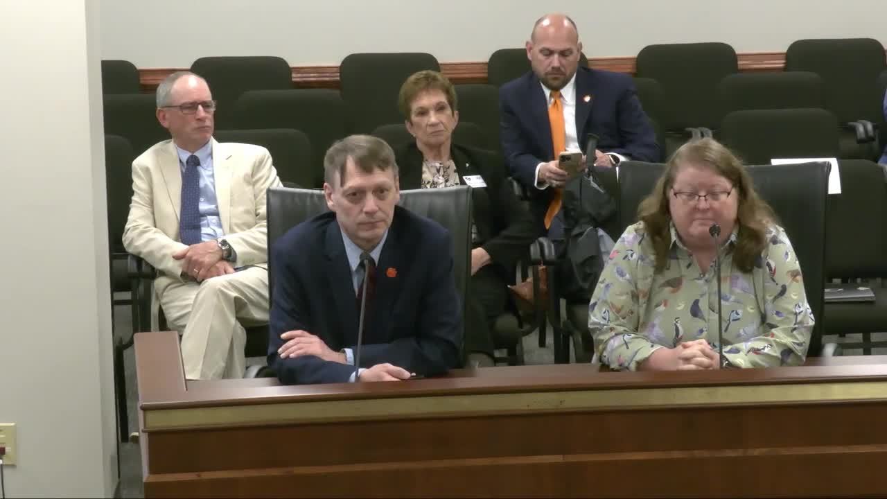 Senator discusses avian influenza risks with backyard poultry owners in South Carolina